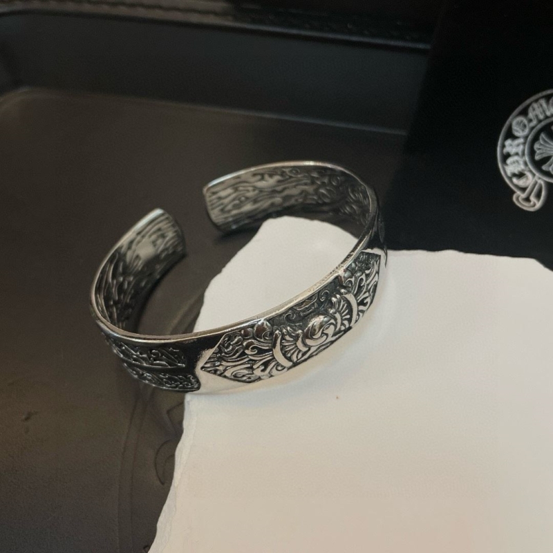 Ch*0me He**ts necklaces